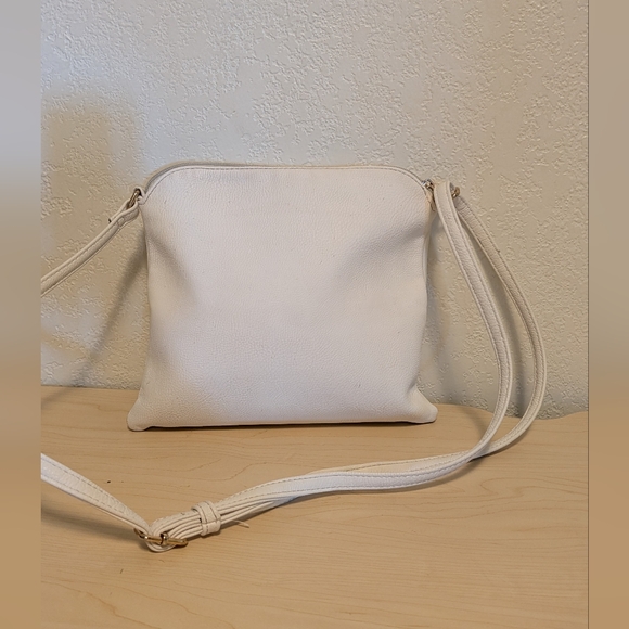 Elegant White Crossbody Bag - Picture 2 of 3